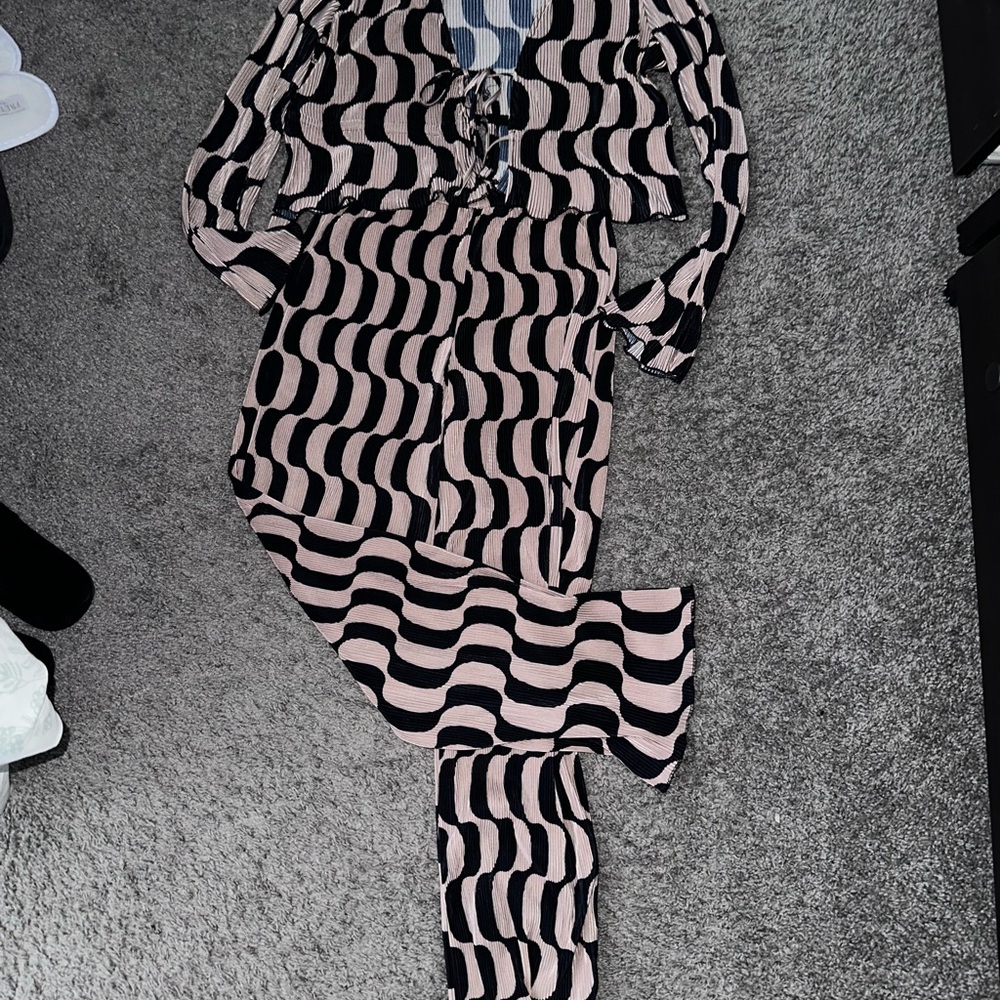 Chic Black and Tan Patterned Two Piece Outfit